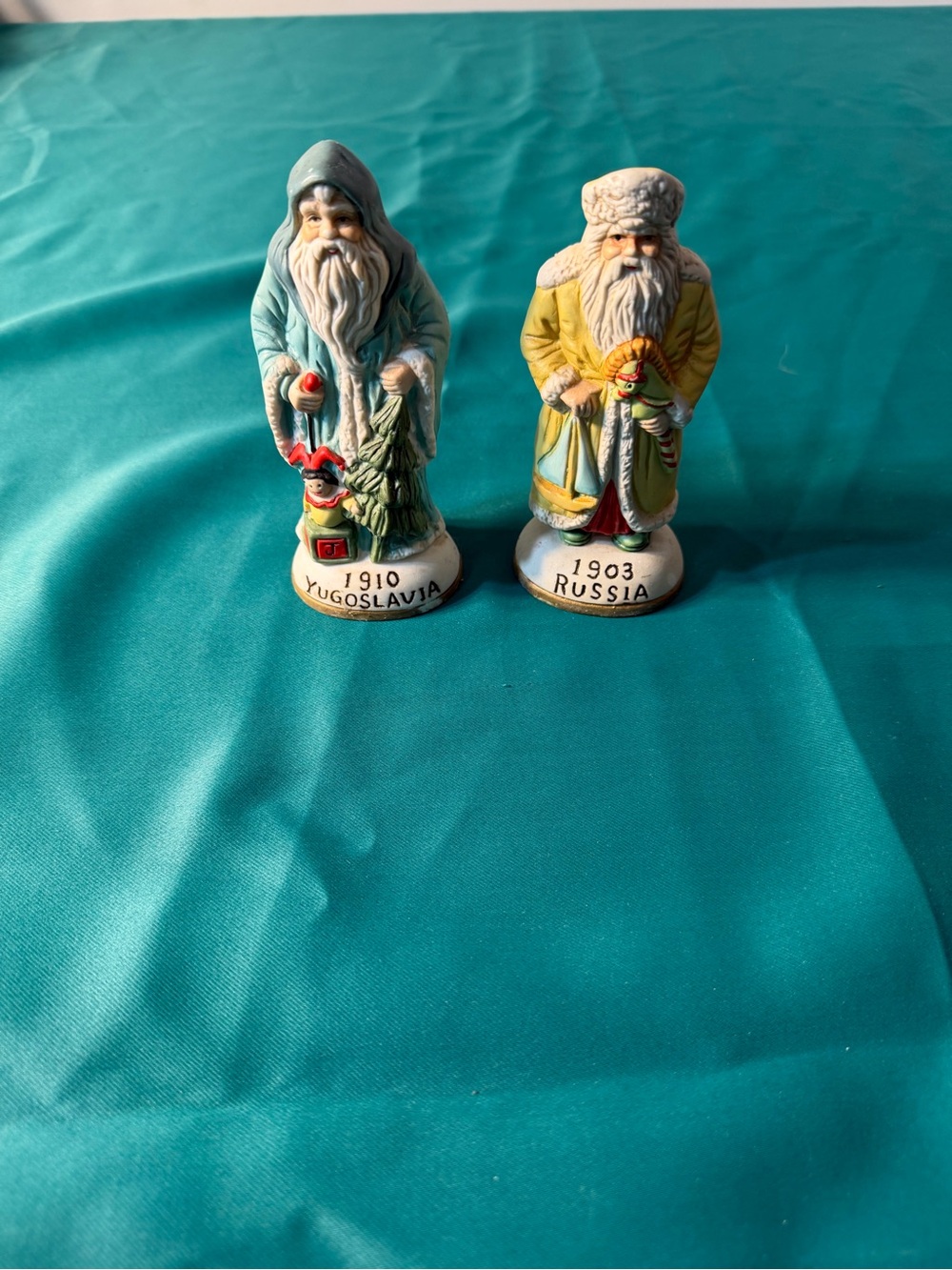 Vintage-Style Decorative Santa Figures Set - Blue & Yellow